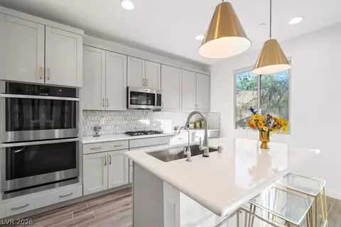 8801 Highland Skye Dr, Las Vegas, NV 89166