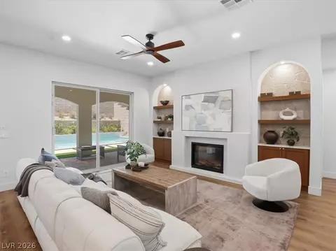 363 Molinetto St, Las Vegas, NV 89138