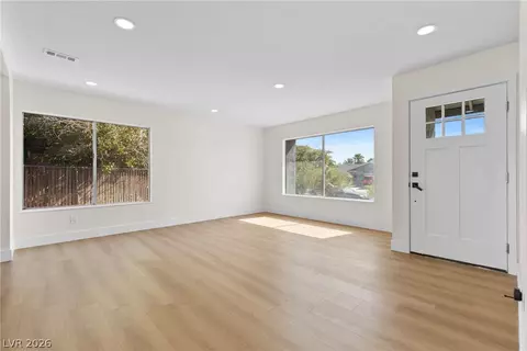 5595 Chestnut St, Las Vegas, NV 89119