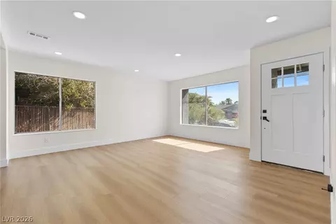 5595 Chestnut St, Las Vegas, NV 89119