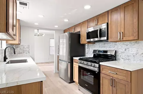 7045 Brown Derby Cir, Las Vegas, NV 89128