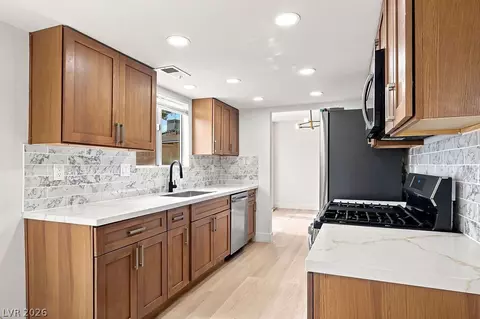 7045 Brown Derby Cir, Las Vegas, NV 89128