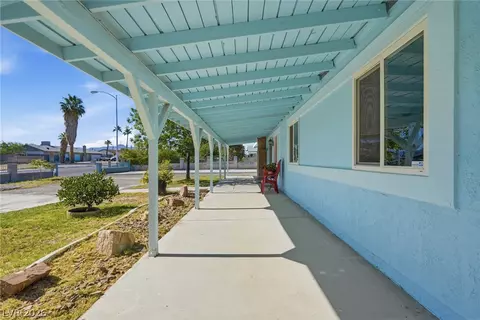 7989 Red Barn Dr, Las Vegas, NV 89123