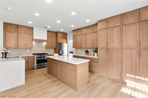 2511 Hacker Dr, Henderson, NV 89074