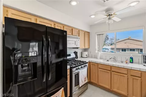 Kitchen - 2250 Camel Mesa Dr, Laughlin, NV 89029 photo 3 of 9