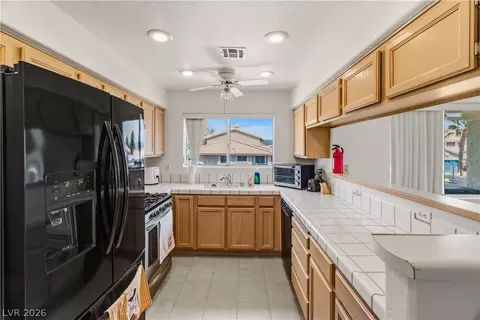 Kitchen - 2250 Camel Mesa Dr, Laughlin, NV 89029 photo 2 of 9