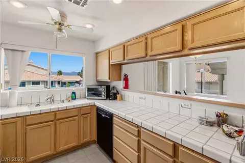 Kitchen - 2250 Camel Mesa Dr, Laughlin, NV 89029 photo 7 of 9