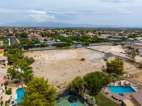 2050 S Tomsik St, Las Vegas, NV 89117