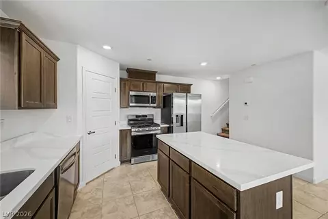 1880 Arcadian King Sun St, Las Vegas, NV 89106