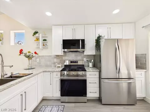 2833 Breakers Creek Dr, Las Vegas, NV 89134