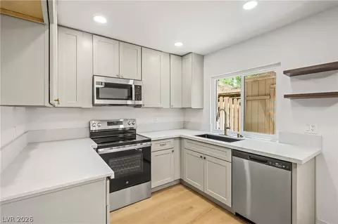 4770 Topaz St #10, Las Vegas, NV 89121