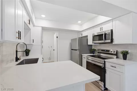 3045 Pinehurst Dr #B, Las Vegas, NV 89109