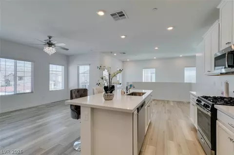 7312 N Decatur Blvd #6, North Las Vegas, NV 89084