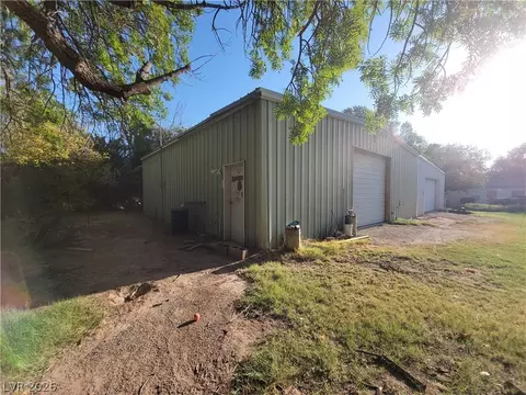 Exterior - 220 S Andersen St, Overton, NV 89040 photo 4 of 17