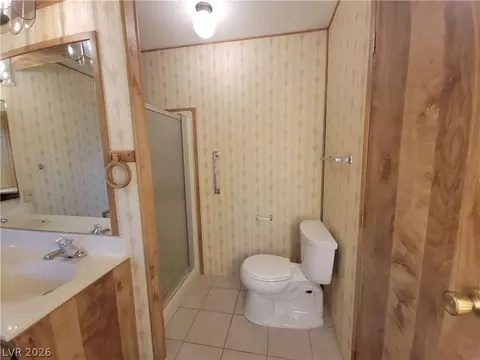 Bath - 220 S Andersen St, Overton, NV 89040 photo 4 of 6