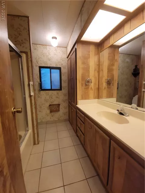 Bath - 220 S Andersen St, Overton, NV 89040 photo 6 of 6