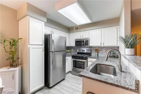 3174 Tarpon Dr #102, Las Vegas, NV 89120