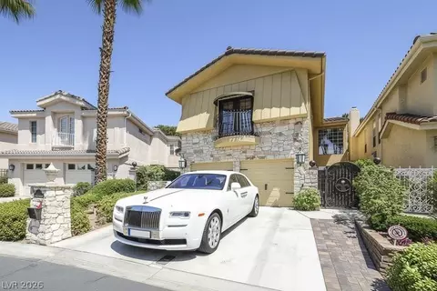 2863 Queens Courtyard Dr, Las Vegas, NV 89109