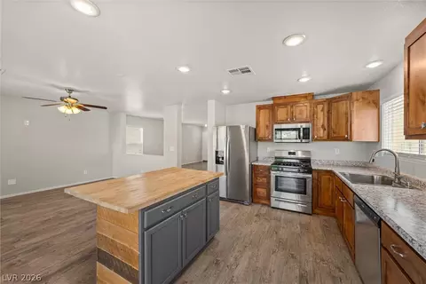5304 Country Retreat Ct, Las Vegas, NV 89131