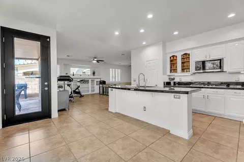 8221 Glistening Rush St, Las Vegas, NV 89131