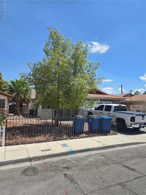 1744 Yellow Rose St, Las Vegas, NV 89108