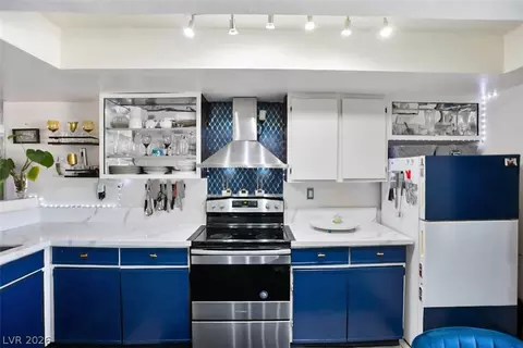 2080 Karen Ave #94, Las Vegas, NV 89169