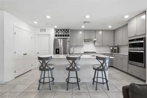 8370 Vinamala Ave, Las Vegas, NV 89149