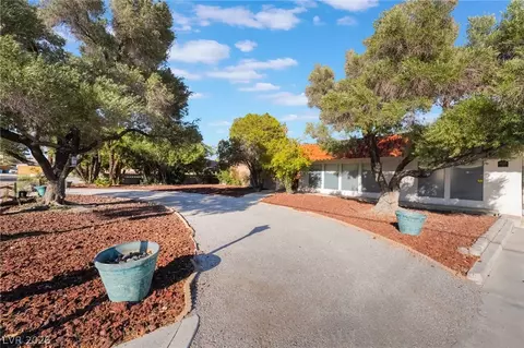 909 Cashman Dr, Las Vegas, NV 89107