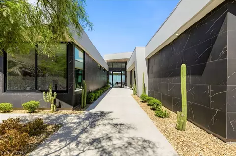 Exterior - 4 Chisel Crest Ct, Henderson, NV 89012 photo 3 of 10