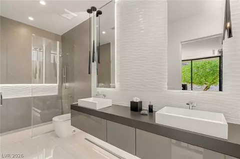 Bath - 4 Chisel Crest Ct, Henderson, NV 89012 photo 3 of 8