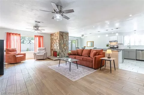 105 S Cimarron Rd, Las Vegas, NV 89145