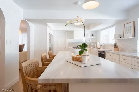 8817 Pesaro Dr, Las Vegas, NV 89117