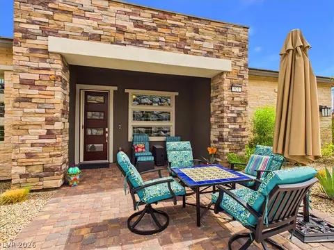 921 Woodburn Ln, Las Vegas, NV 89138