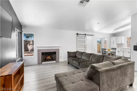 2066 Glistening Sands Dr, Las Vegas, NV 89119