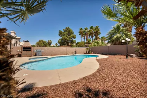 5322 Sandstone Dr, Las Vegas, NV 89142