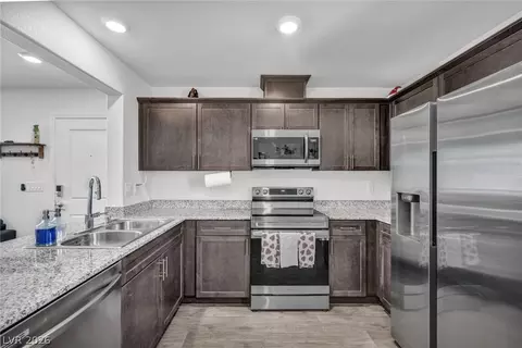 2742 Champagne Gold Ave, North Las Vegas, NV 89086