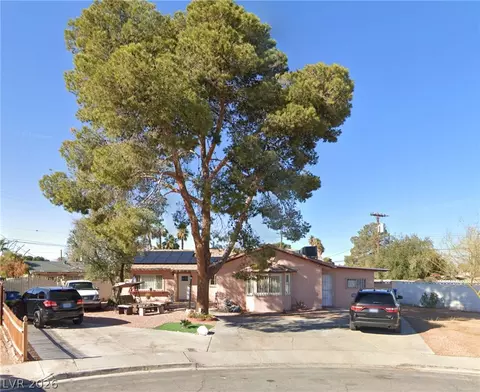 3554 Regents Cir, Las Vegas, NV 89121