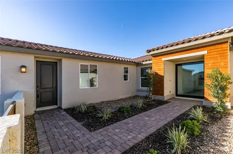 8741 Grand Pass Ct, Las Vegas, NV 89113