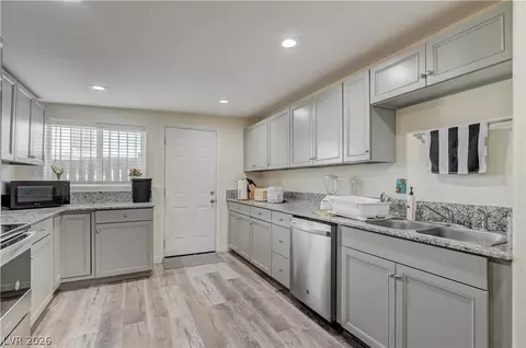 5093 Sun Valley Dr, Las Vegas, NV 89122