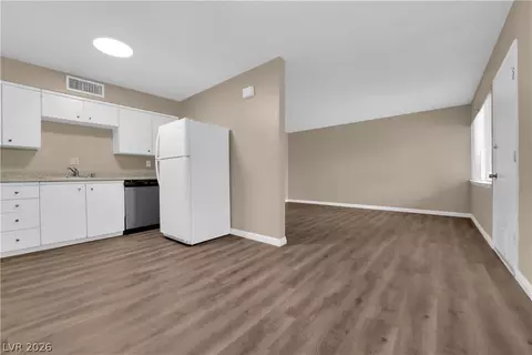 350 Desert Inn Rd #E201, Las Vegas, NV 89109