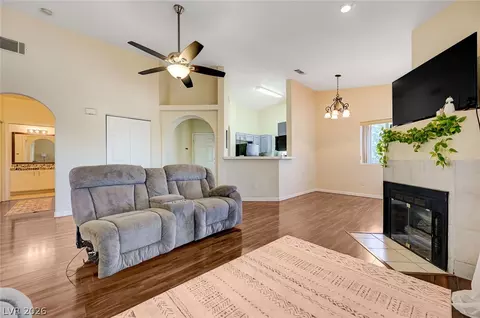 900 Heavenly Hills Ct #213, Las Vegas, NV 89145