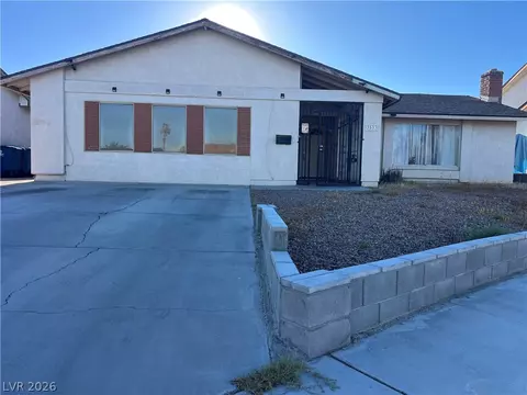 3533 Moraga Dr, Las Vegas, NV 89103