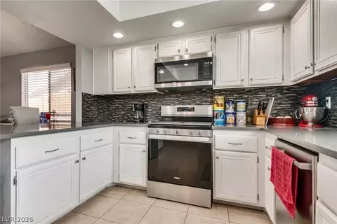 Kitchen - 836 Vermillion Dr, Henderson, NV 89002 photo 3 of 4