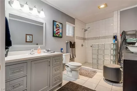 Bath - 836 Vermillion Dr, Henderson, NV 89002 photo 2 of 5
