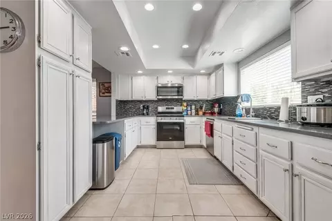 Kitchen - 836 Vermillion Dr, Henderson, NV 89002 photo 2 of 4
