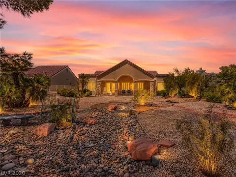 8821 Sandspring Dr, Las Vegas, NV 89134