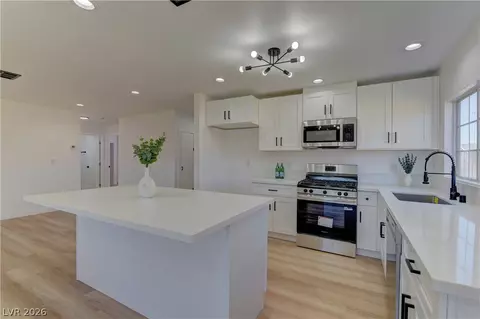 34 Del Amo Dr, Las Vegas, NV 89110