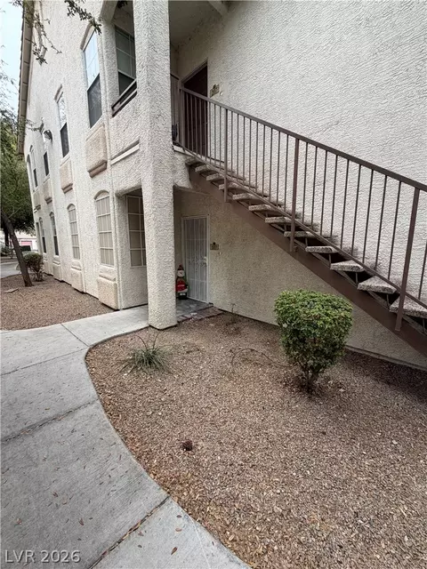 1300 S Arlington St #107, Las Vegas, NV 89104