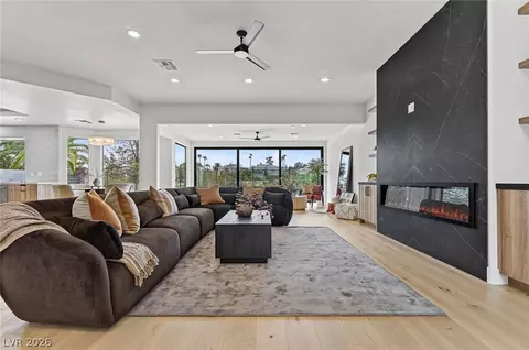 1900 Glenview Dr, Las Vegas, NV 89134