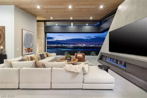705 Dragon Peak Dr, Henderson, NV 89012